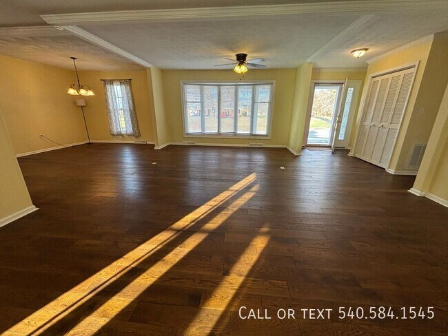 Building Photo - 136 Grimes St