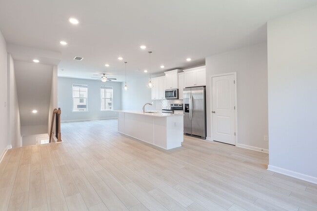 Newly Constructed 4bd/3.5ba Minutes From Airport and Under 2 Mi. From Downtown Hapeville! - Newly Constructed 4bd/3.5ba Minutes From Airport and Under 2 Mi. From Downtown Hapeville! Townhome