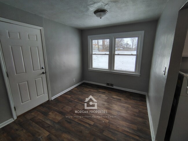 Foto del edificio - 218 E Mulberry St