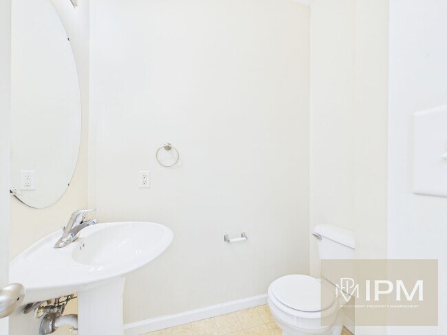Foto del edificio - Beautiful 3 Bedroom, 2.5 Bath Townhome in Spring Grove Schools!