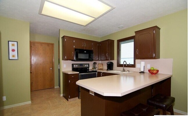 Building Photo - Falcon Forest Ranch Home