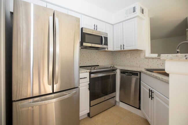 Foto del edificio - 8711 Fancy Finch Dr