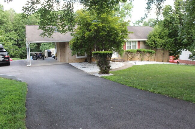 Building Photo - 2625 Liter Dr