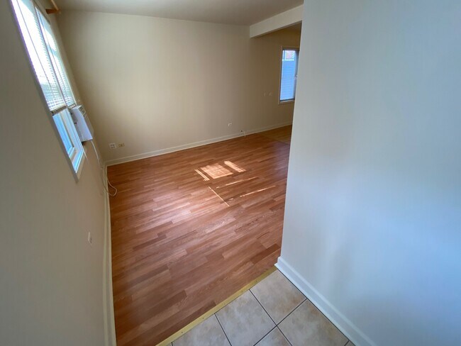 Foto del edificio - 872 N Marshfield Ave