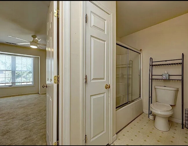 Building Photo - 210 Stonefield Dr