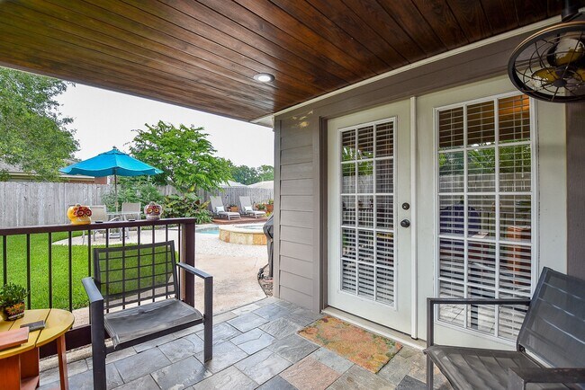 Foto del edificio - 1918 Quail Grove Ln