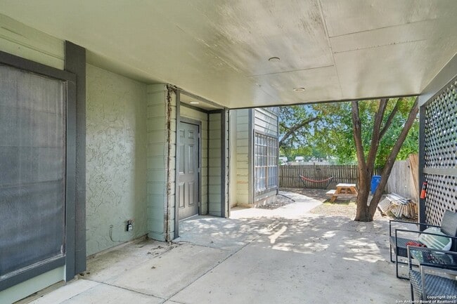 Building Photo - 10609 Starcrest Dr