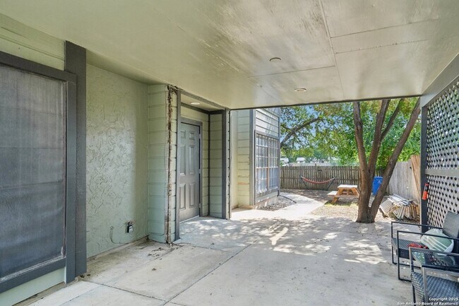 Foto del edificio - 10609 Starcrest Dr
