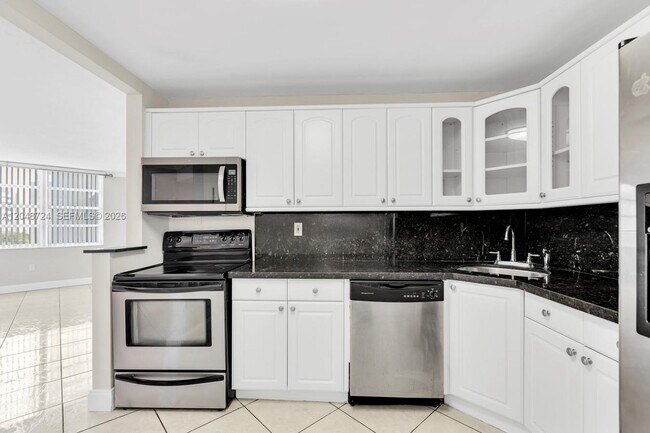 Foto del edificio - 2750 NE 183rd St