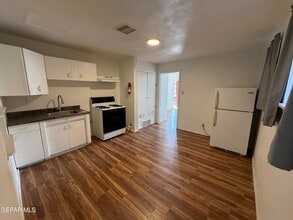 Building Photo - 1526 Yandell Dr
