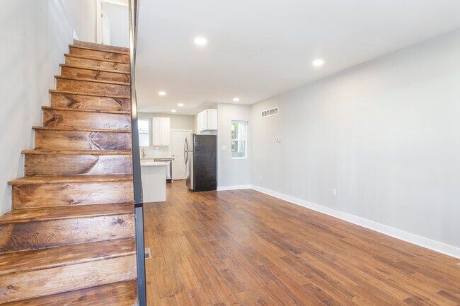 Building Photo - 2625 W Seybert St