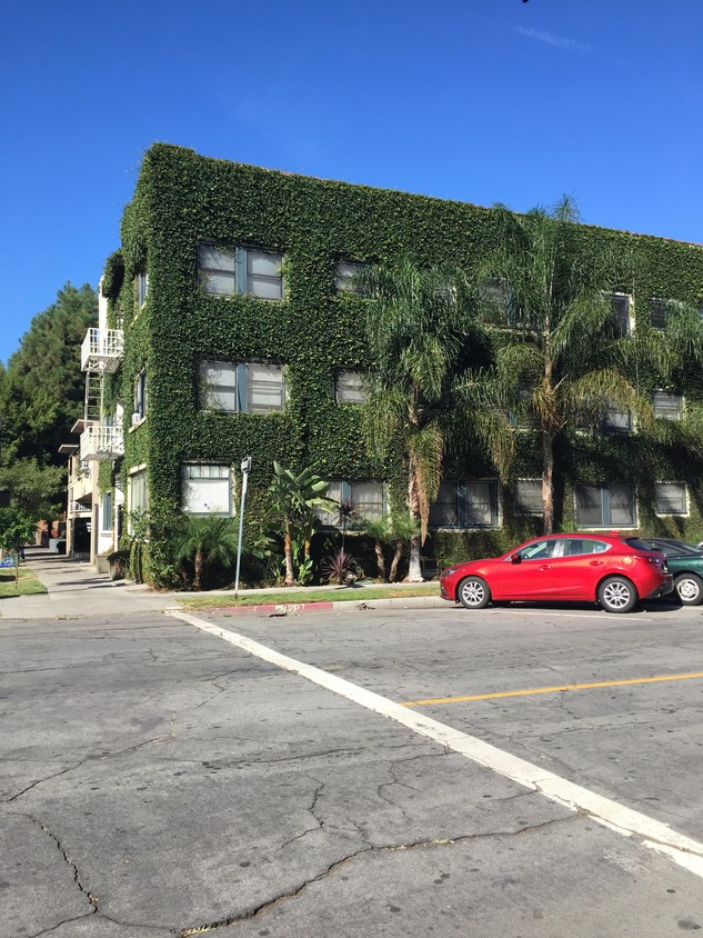 Foto principal - 445 E 3rd St