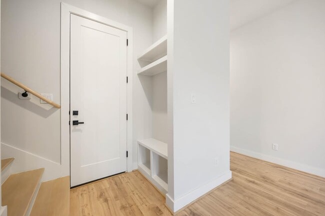Building Photo - 6124 Campo Vista Dr