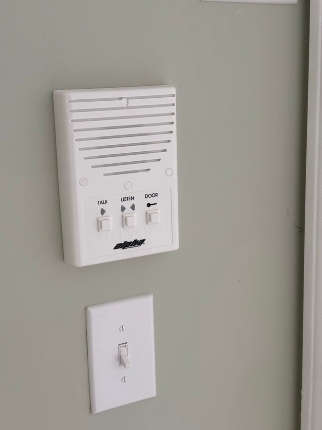 Building Photo - 110 8th St