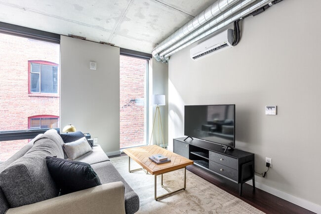 Foto del edificio - 1900 1st Ave