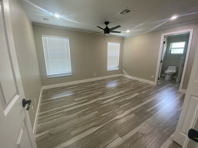 Foto del edificio - 525 SE 11th Ct