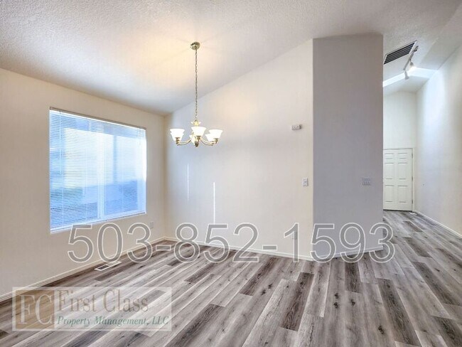 Building Photo - 13156 SW MENLOR Ln