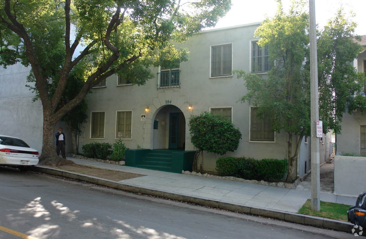 Building Photo - 350-354 E Cypress Ave