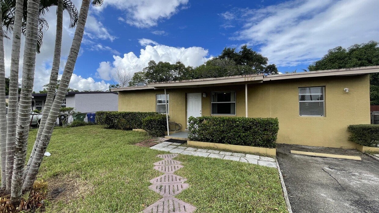 Primary Photo - 1127 NW 17th Ave