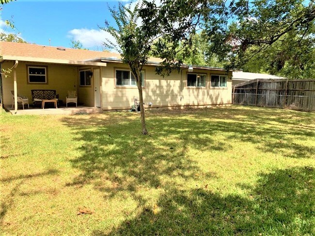 Foto del edificio - 5201 Brookdale Ln