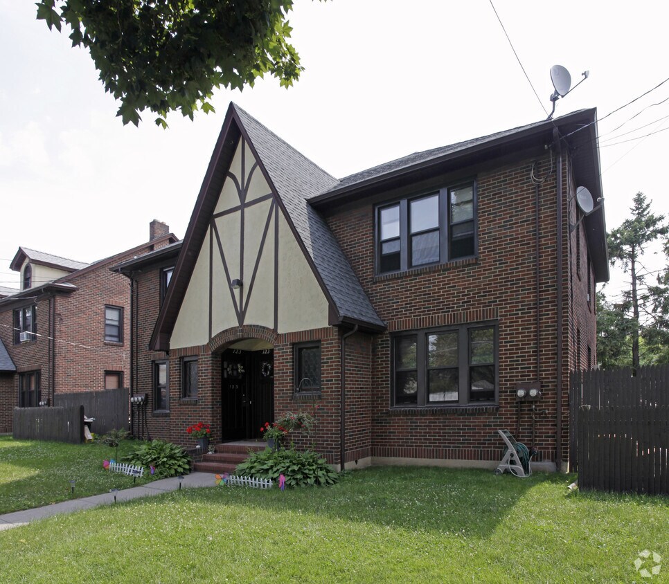 Foto del edificio - 123 Willowbrook Rd