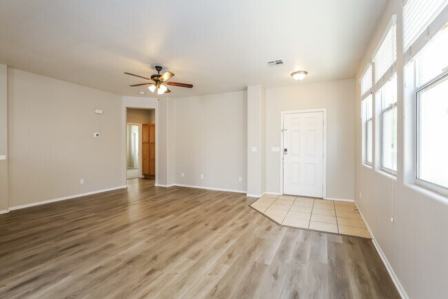 Foto del edificio - 332 Plum Horse Ave