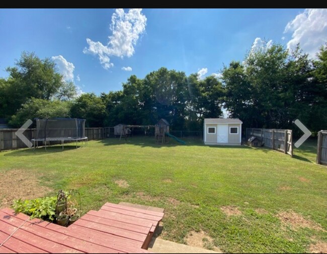 Building Photo - 23 Village Park Dr