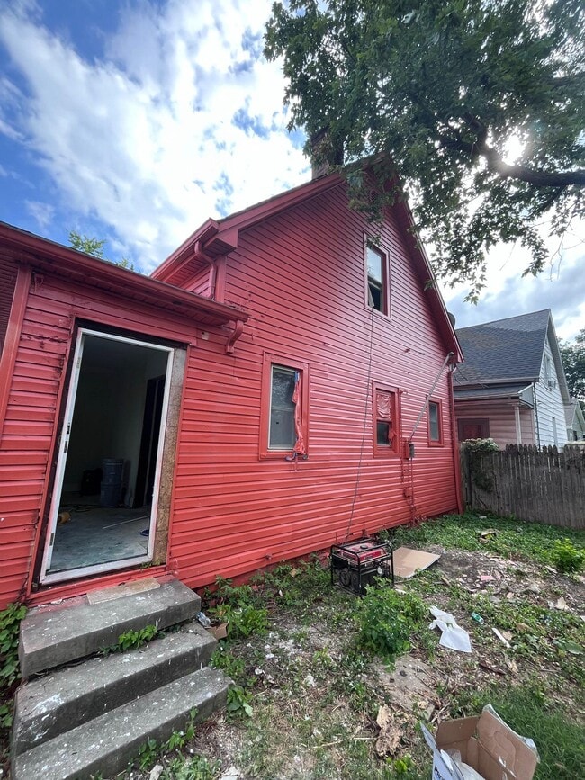 Building Photo - 722 Jackson Ave