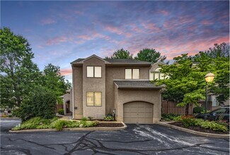 Building Photo - 42 Greythorne Woods Cir