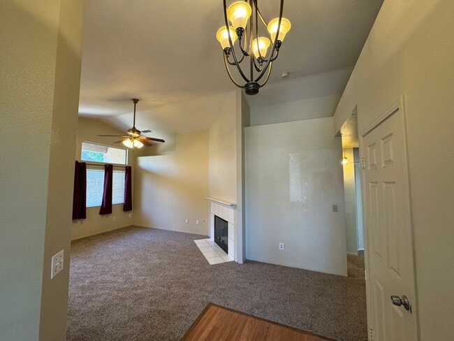 Building Photo - Spacious corner home in Pheasant Run Commu...