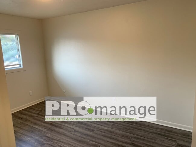 Building Photo - 375 S 3rd W