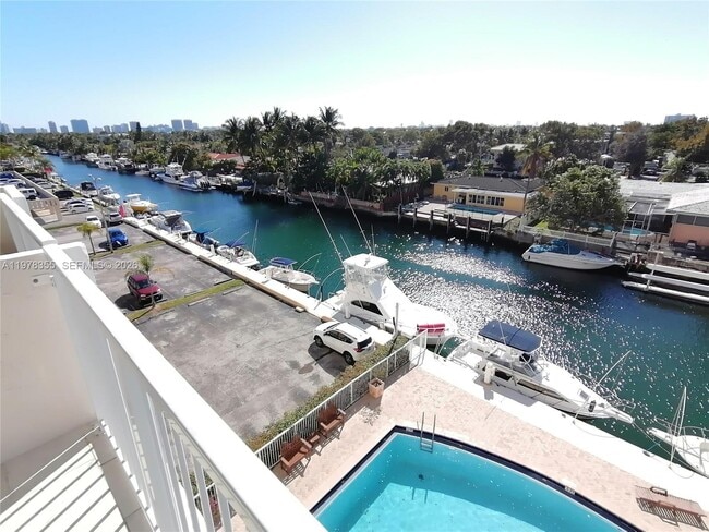 Foto del edificio - 2020 NE 135th St