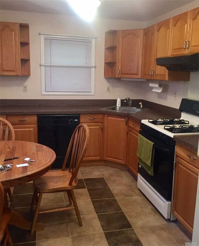 Primary Photo - 129 Westbury Dr