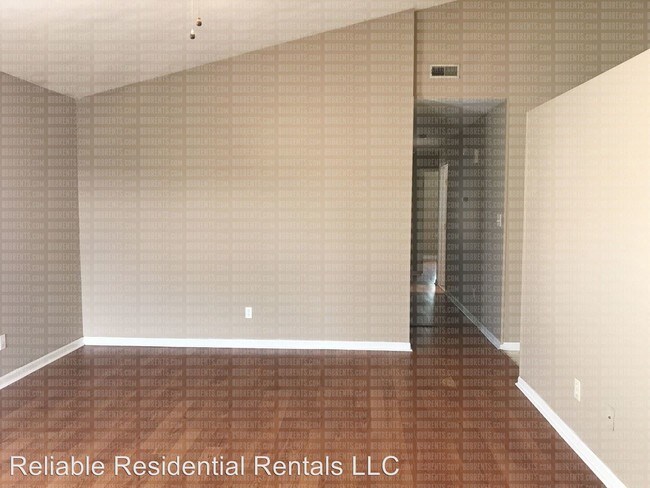 Building Photo - 3 br, 2 bath House - 966 Hathaway Drive,