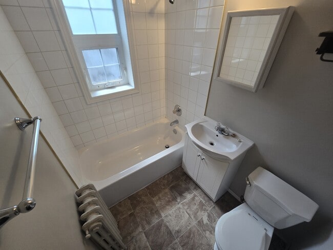 Building Photo - 38 Langside St