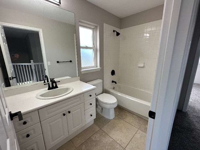 Building Photo - 40 Hooheno St