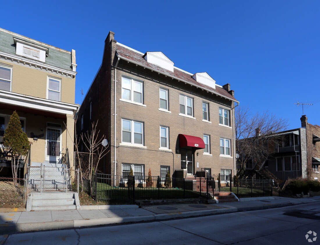 Primary Photo - 429 Kenyon St NW