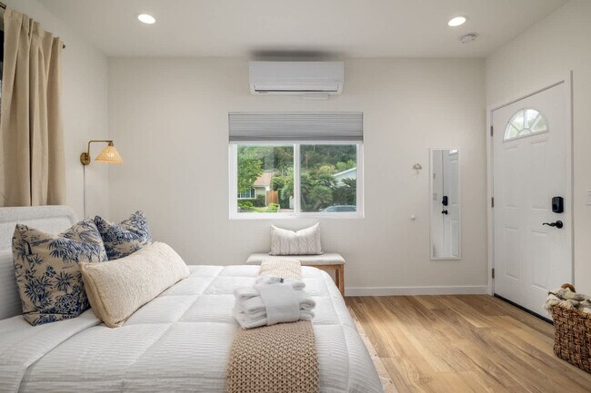 Foto del edificio - 4646 Robbins St