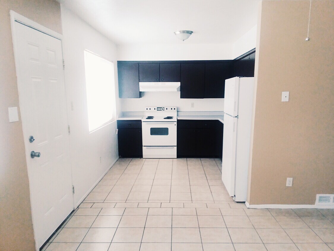 Primary Photo - Espina Apartments