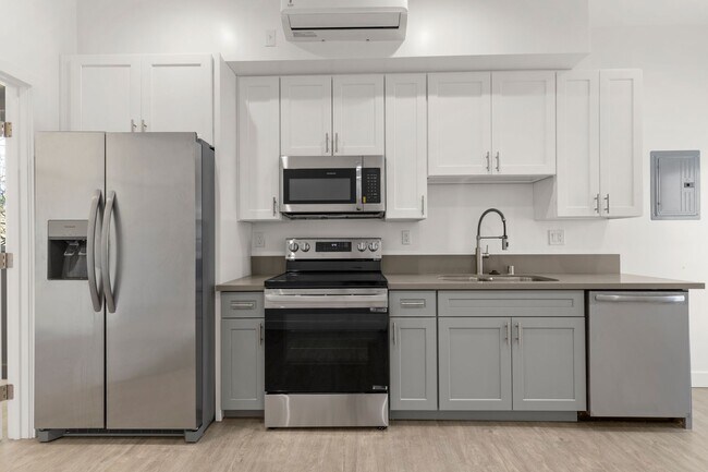 Foto del interior - 12647-12649 N Bradley Ave