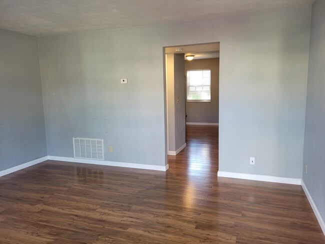 Building Photo - 8 Peartree Ln
