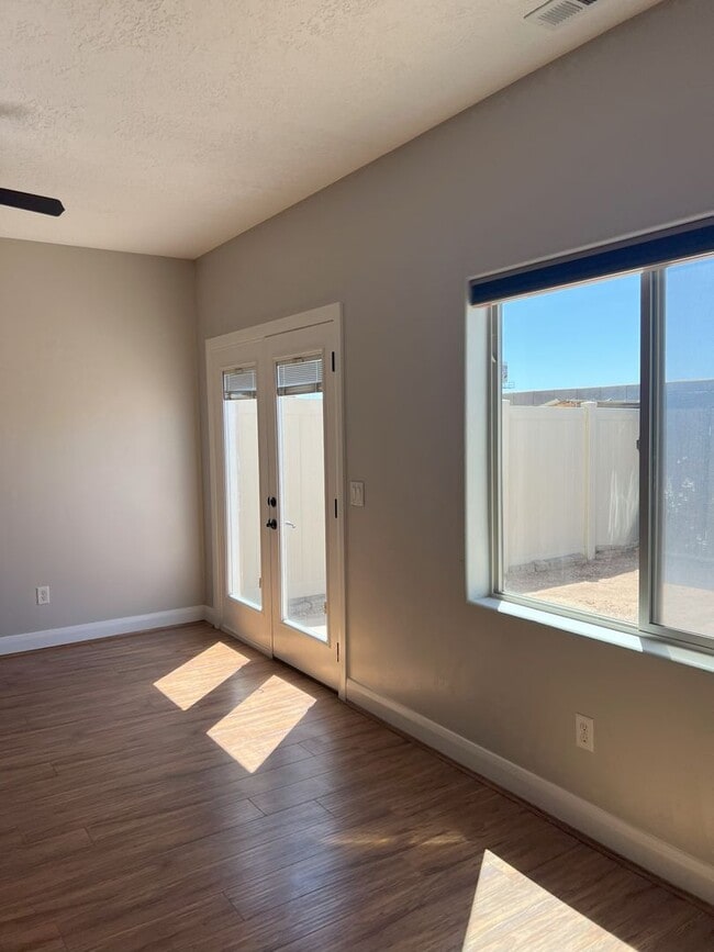 Building Photo - 1295 N Cedar Blvd