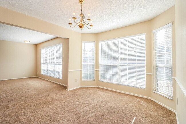 Foto del edificio - 3205 Roddy Dr