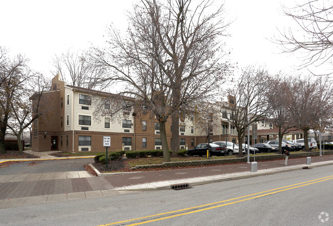 Building Photo - Goodwin Plaza Apartments