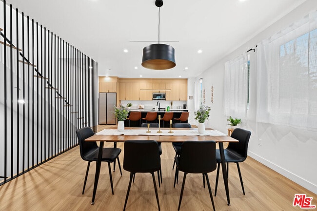 Foto del edificio - 839 N McCadden Pl