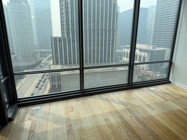 Foto del edificio - 240 E Illinois St