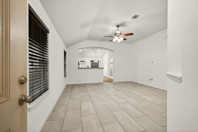 Foto del edificio - 22414 Guston Hall Ln
