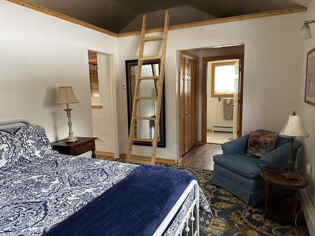 Building Photo - 528 Twincreek Cir