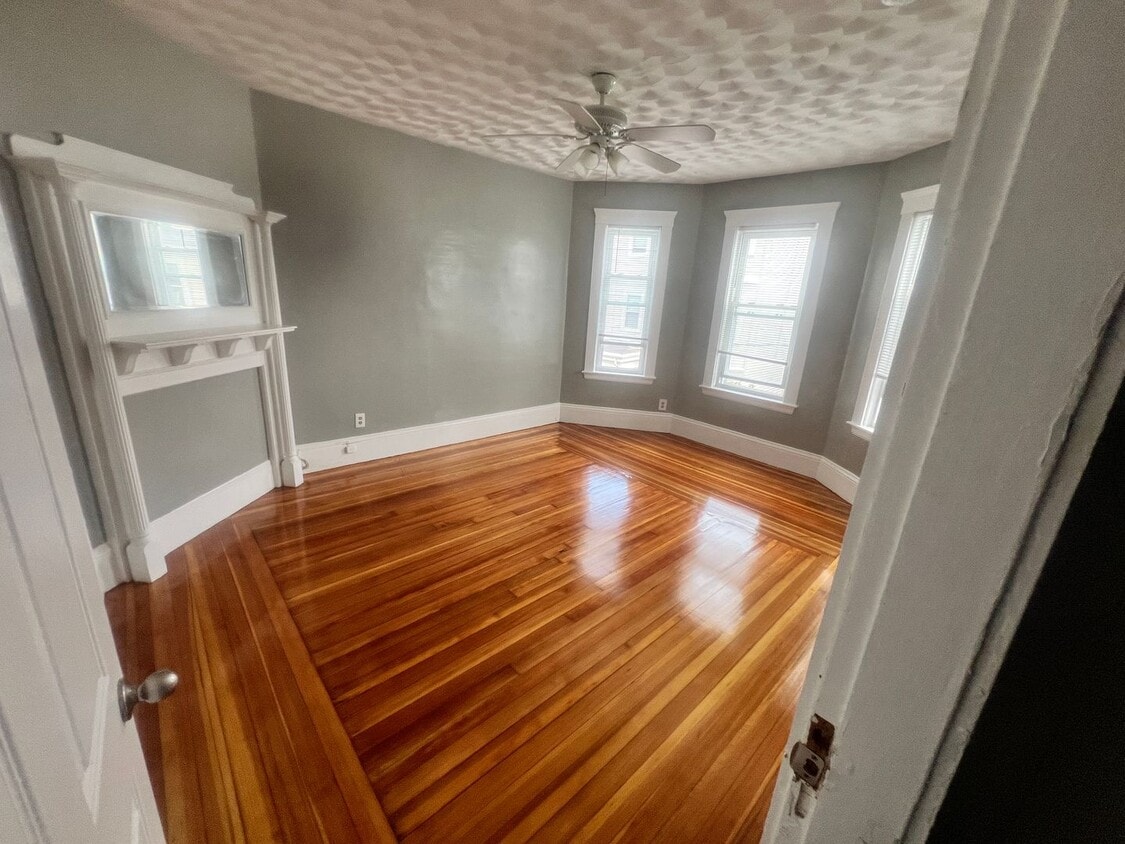 Photo - 9 PAYSON REALTY LLC