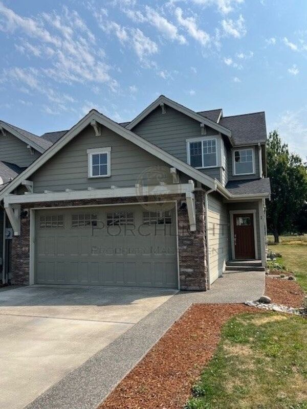 Building Photo - 2200 Greenview Cir